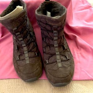 New Without Box All Weather Lined Pull On Boots